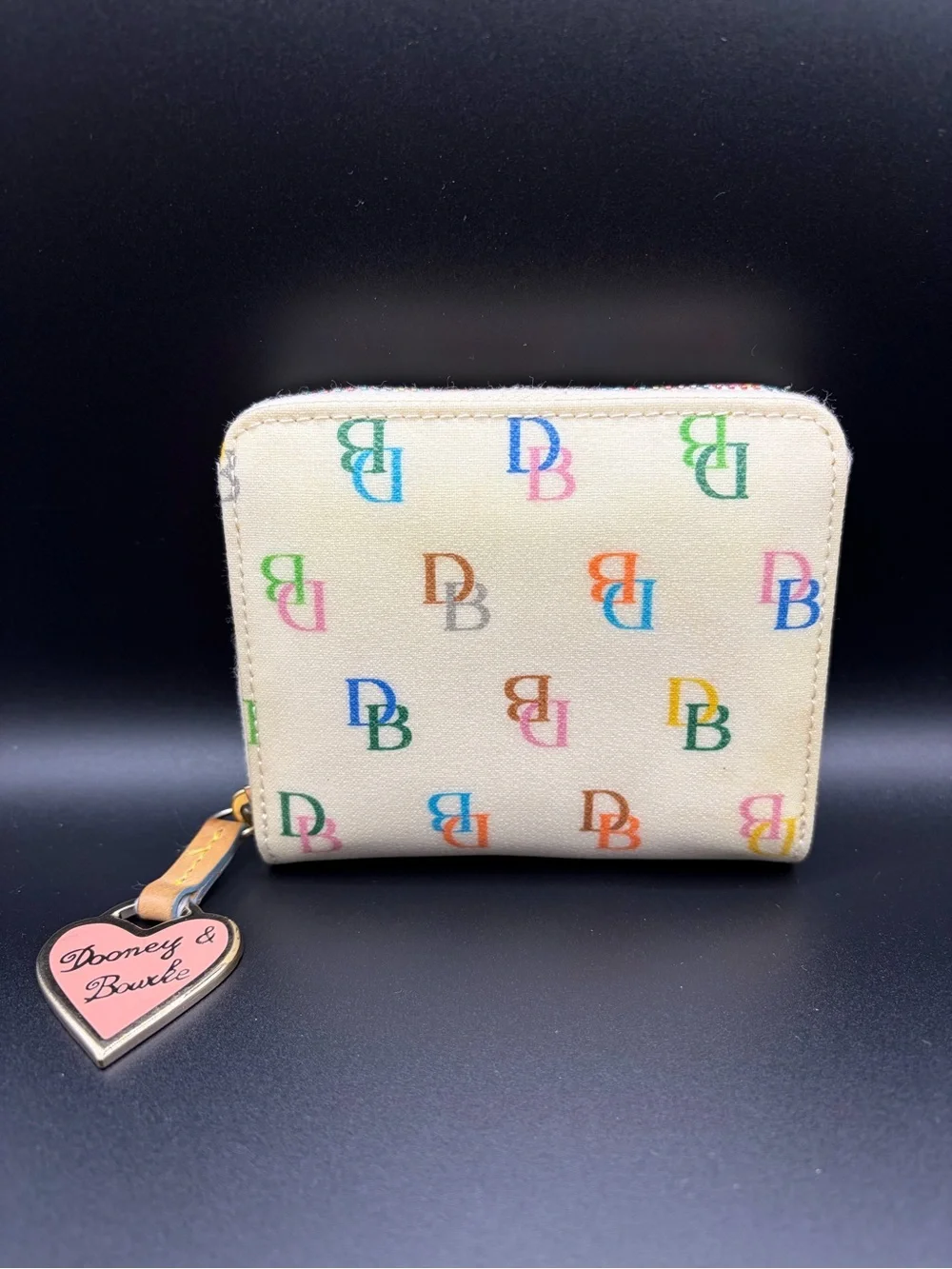 Y2K Dooney & Bourke Cream Multicolor DB Logo Zip Wallet with Pink Heart Charm - Picture 1 of 5